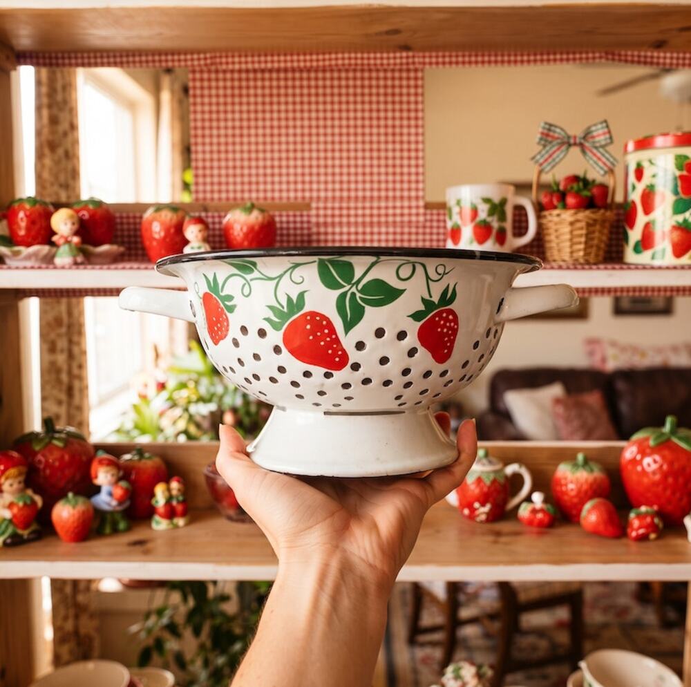 Teleflora 1983 Enamel Strawberry Colander Footed Berry Strainer Vintage